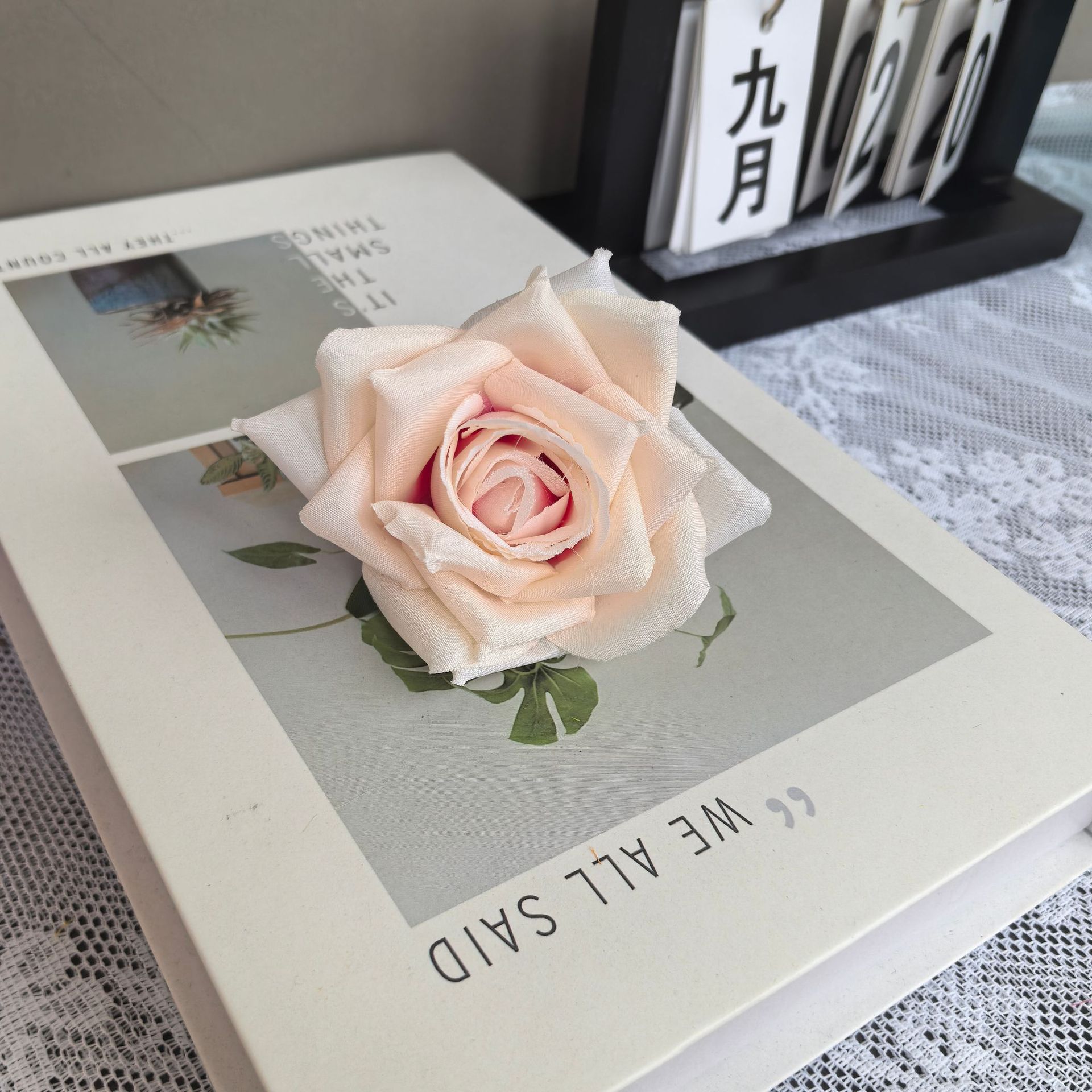 유백색
