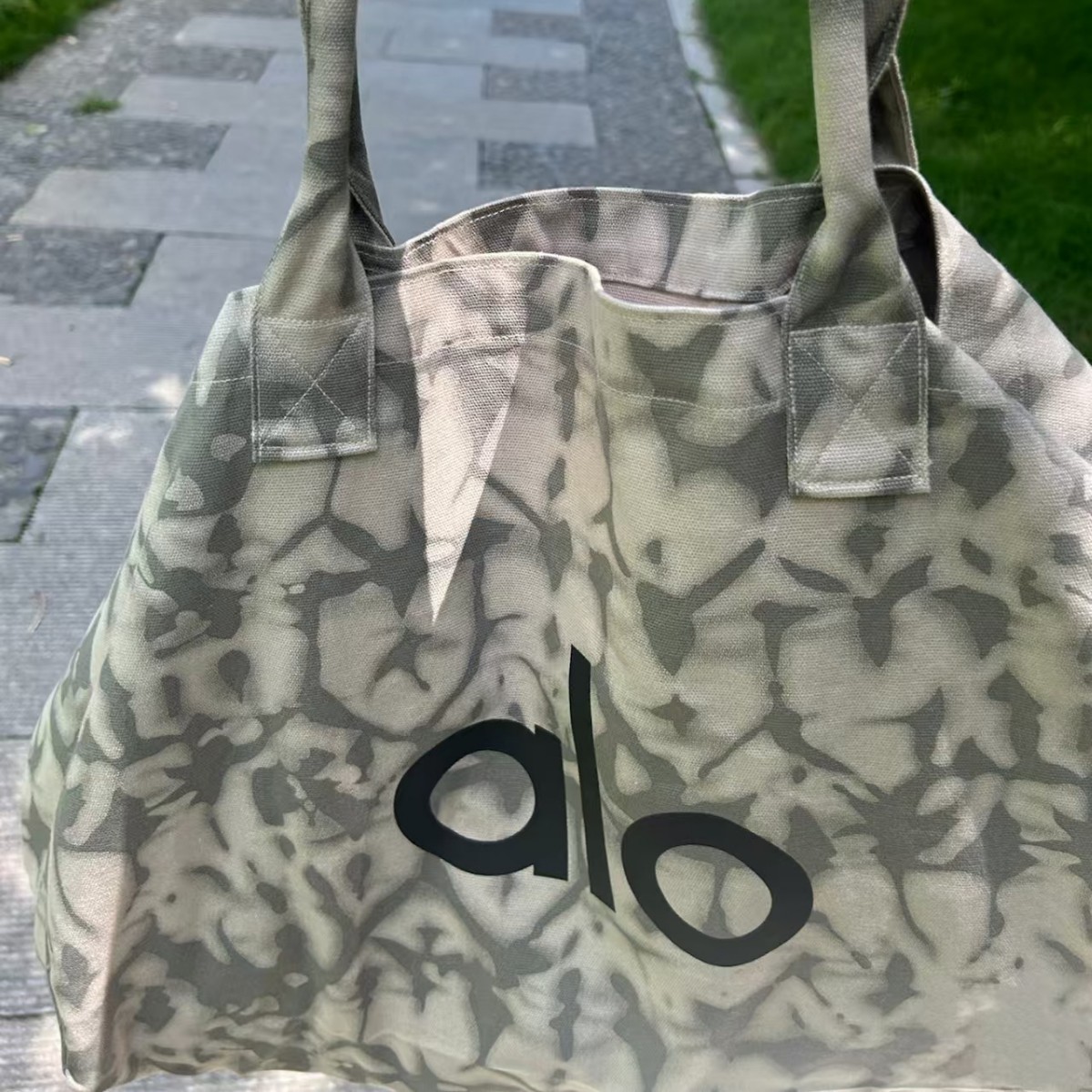 ALO Letter Print Tote Bag for Women, Large Capacity Commuter Versatile Canvas Yoga Bag, Dropshipping, Custom Logo Available - Thumbnail 3