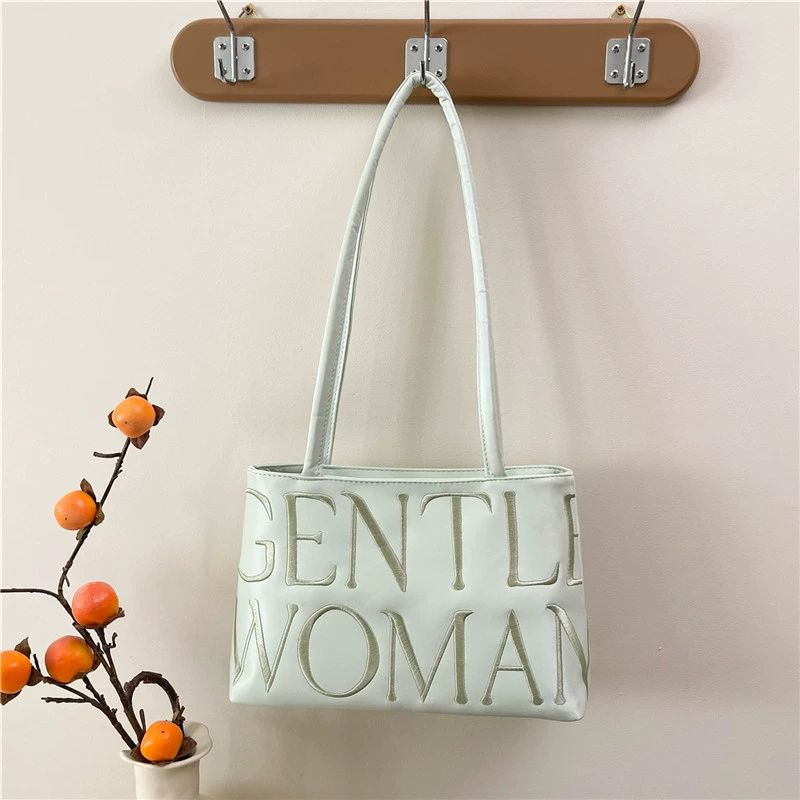 Сумка через плечо GentleWoman, вышитые буквы, элитная цветовая подкладка подмышка — стиль балет 2025