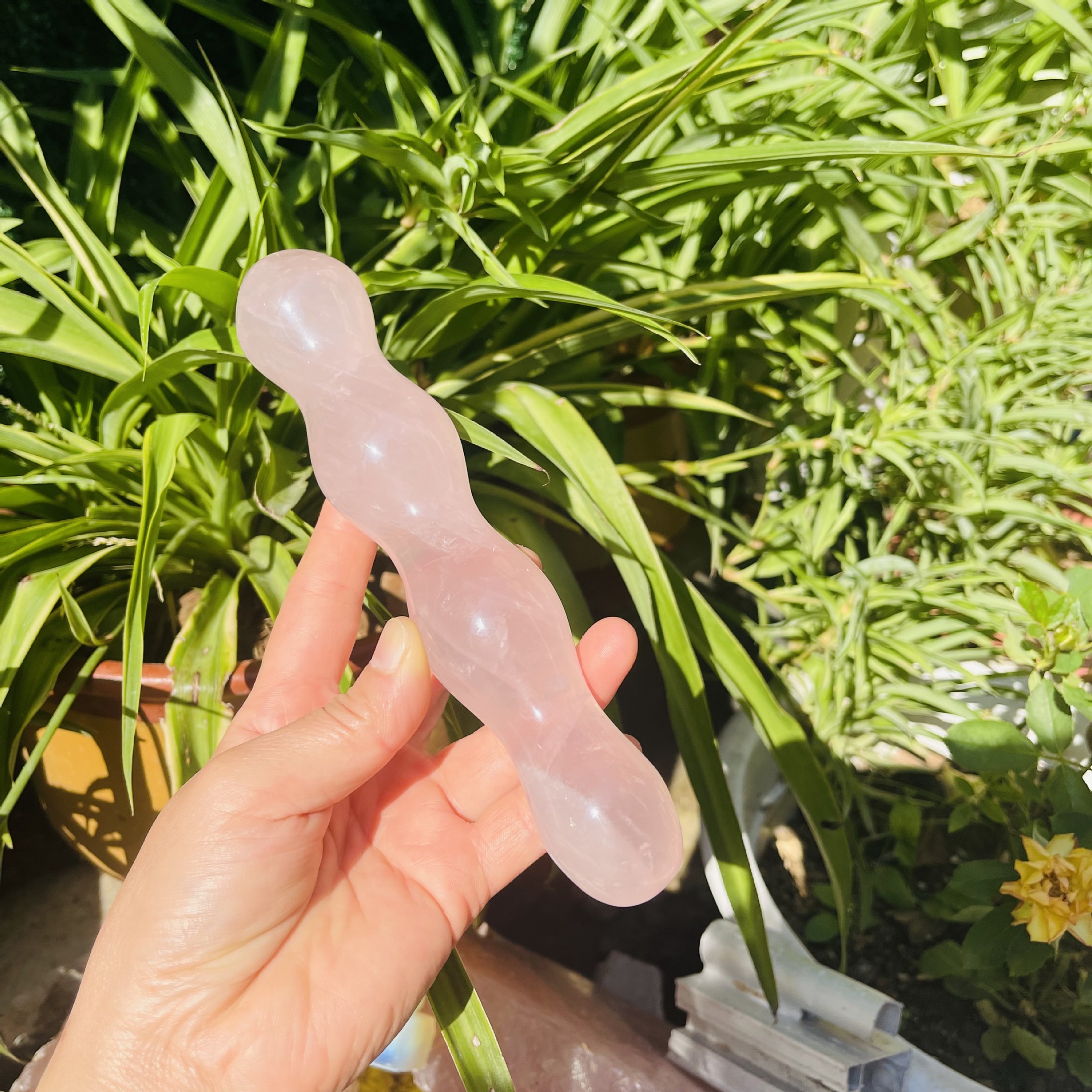 Các nhà sản xuất nguồn bán buôn bột tự nhiên chạm khắc và đánh bóng đá thô pha lê Thanh massage pha lê kẹo kéo xuyên biên giới