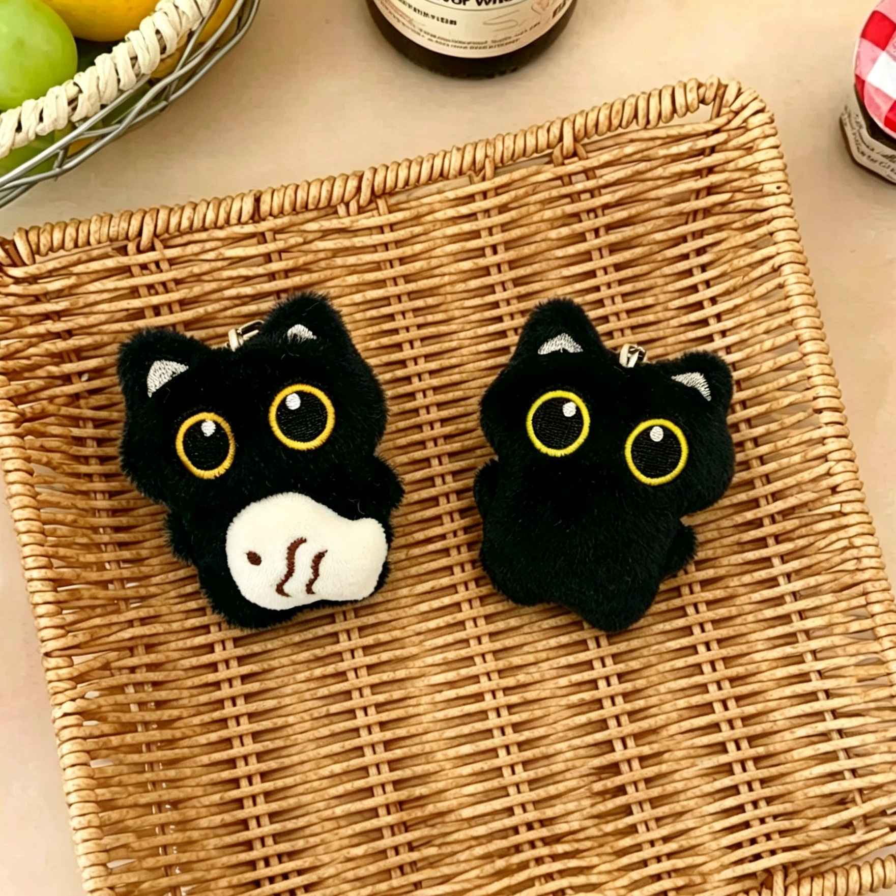 New Big-Eyed Cute Animal Pendant, Black and White Plush Cute Cat, Black Coal Ball Doll, Clothing, Bag, Mobile Phone Pendant