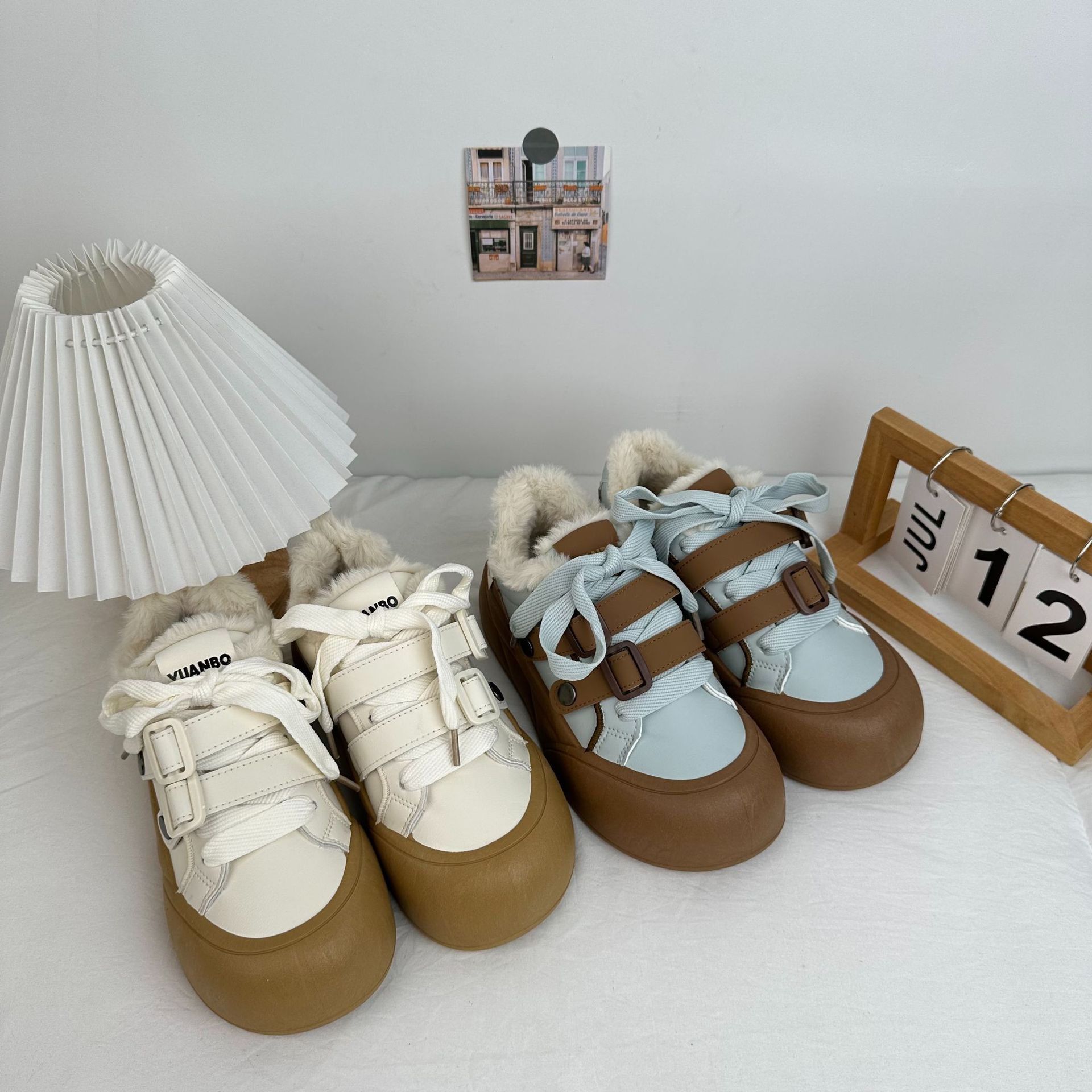 Zapatillas de plataforma de onda lejana más zapatos blancos de estilo de nicho de todo fósforo estudiante de terciopelo 2024 invierno nuevos zapatos de mujer cálidos