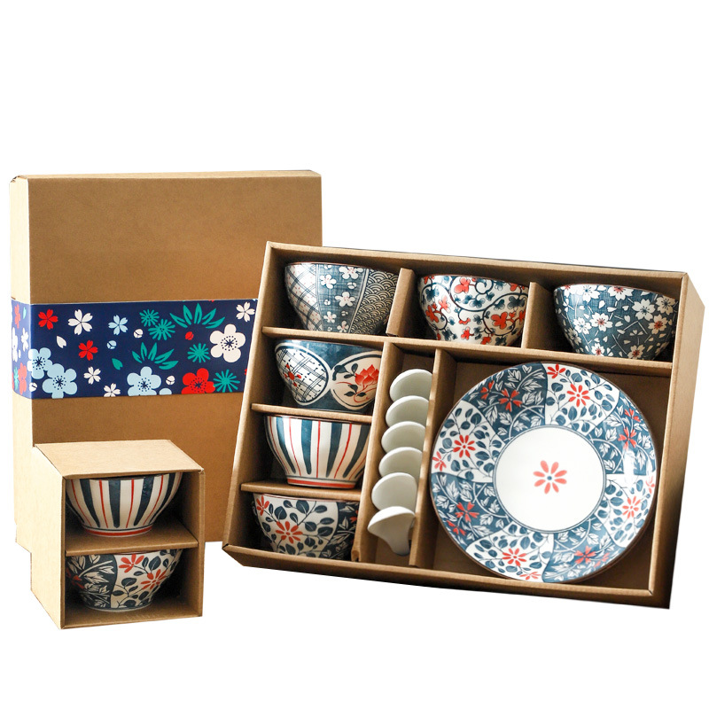 Juego de platos y tazones de cerámica estilo japonés en caja de regalo de papel kraft, ideal para regalos de agradecimiento, promociones de inauguración y como un regalo vintage de lujo discreto.