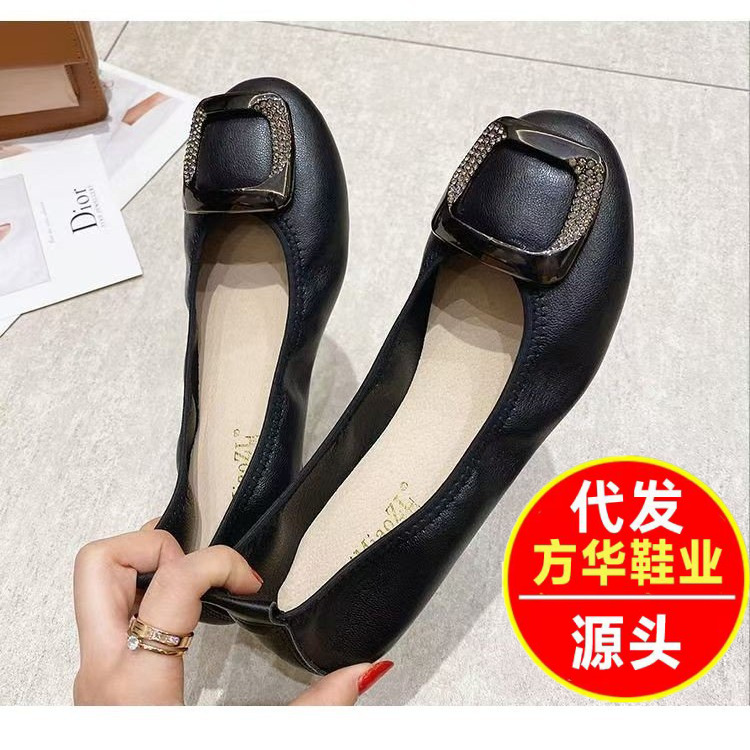 2026 verano nuevo diamante negro botón cuadrado zapato plano de cuero suave confortable cabeza redonda un zapato de mujer