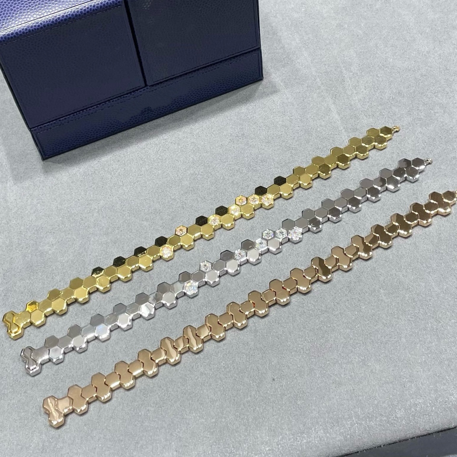 珠宝工艺V金镀咪金好品质CNC精雕蜂巢窝手镶钻奢华高端手链男女款