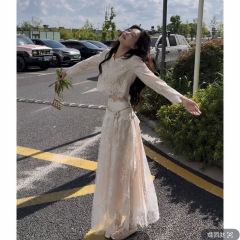 2025早秋新款韩系穿搭修身短款蕾丝长袖上衣设计感高腰显瘦半身裙