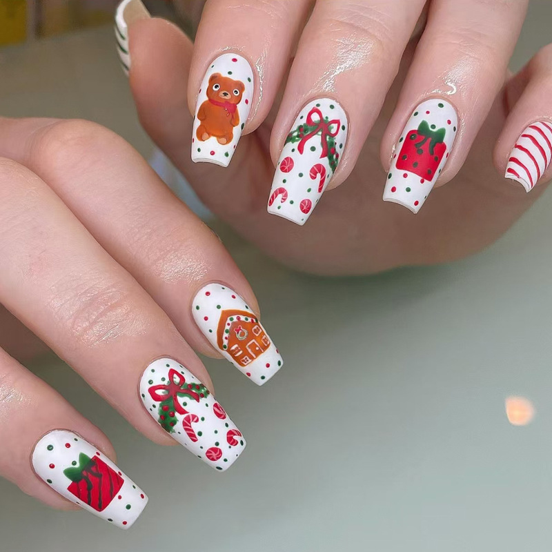 24 Pieces of Green and Red Christmas Gift Fake Nails with Ribbons, Bears and Other Patterns, New Cross-Border Nails