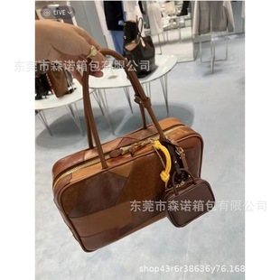 �컨�又ԪӢͬ��İ����g�����������ʿ�D���^���μ������Ů
