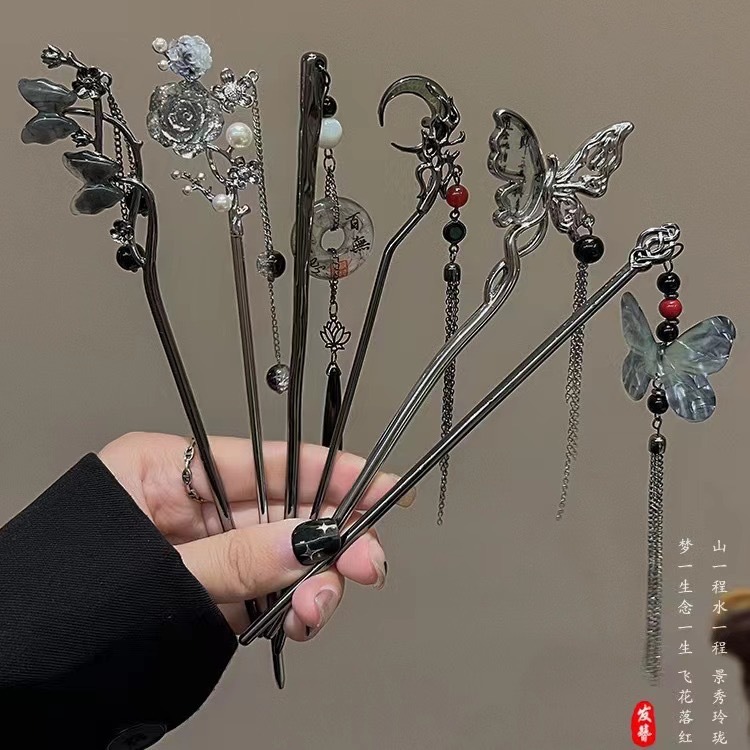 Chinese hairpin with tassels