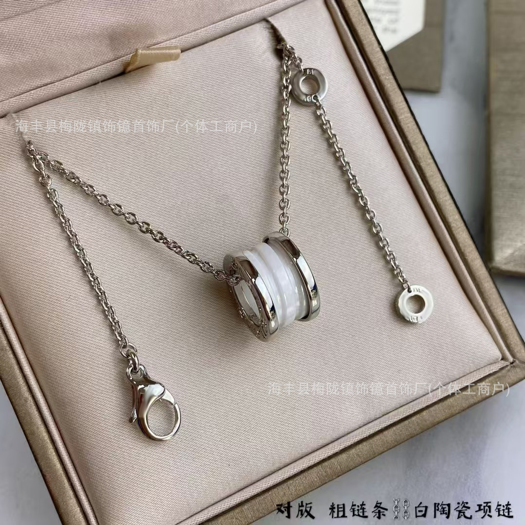 White gold white ceramic necklace / A