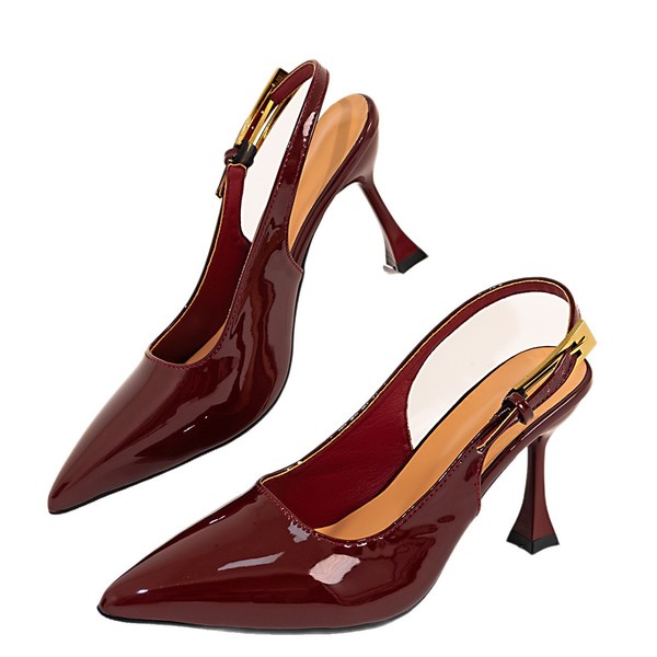 capacious high heels pointed-toe