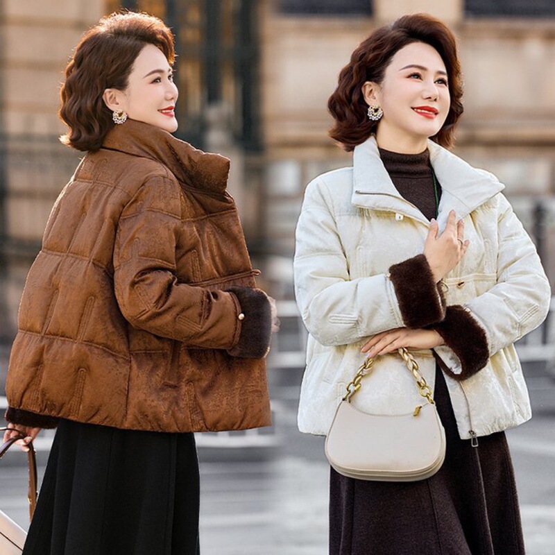 Winter Mom's Stylish New Winter down Jacket for Middle-Aged and Elderly Women, Thickened Warm Coat with Hood Winter Mom's Stylish New Winter down Jacket for Middle-Aged and Elderly Women, Thickened Warm Coat with Hood
