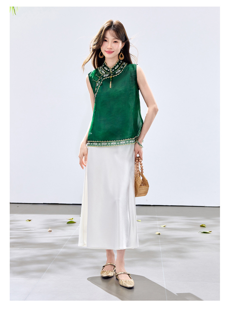 Đầm hai dây kèm áo vest lửng thêu hoa cổ đứng nữ tính — màu hồng đậm, Xanh lục chi tiết 19