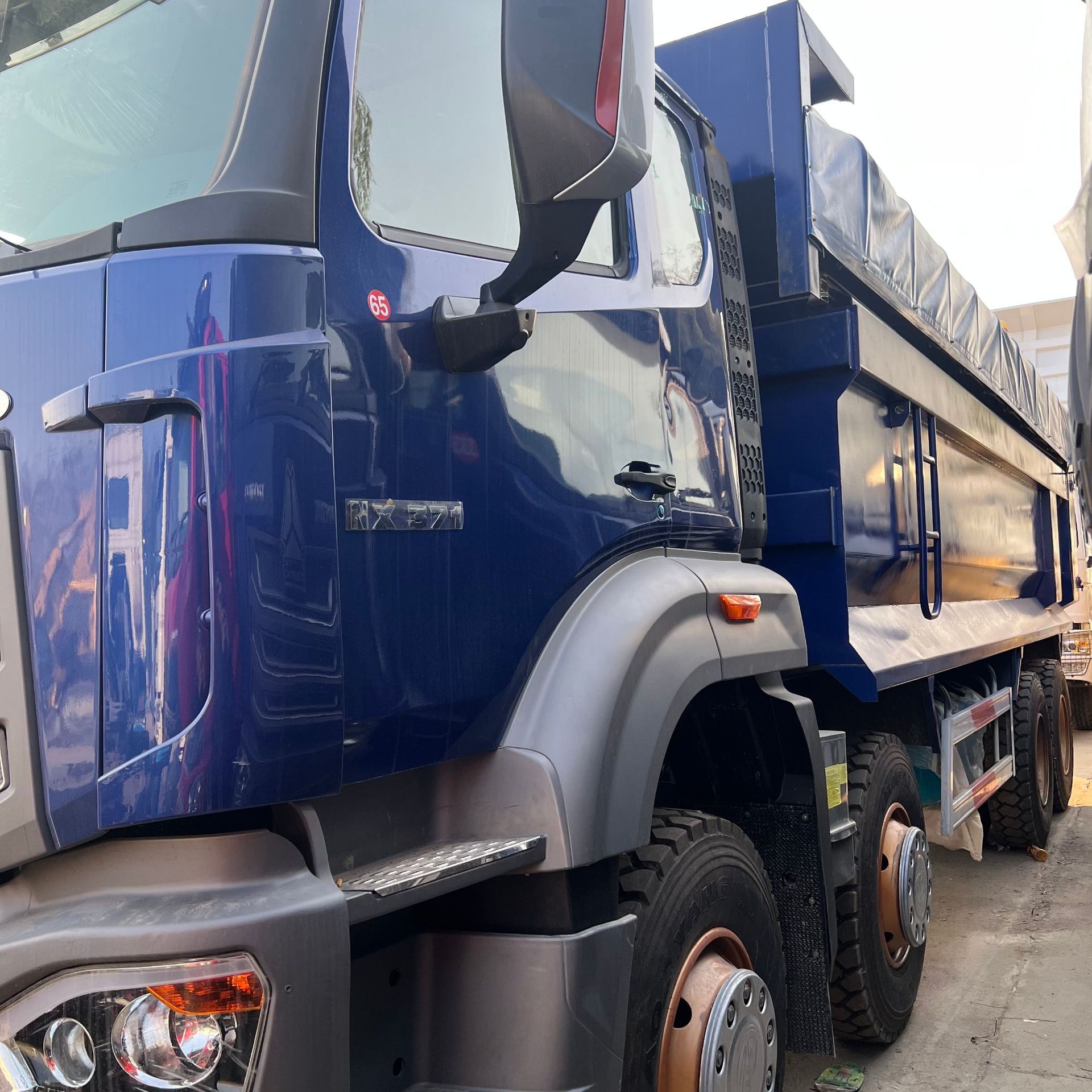 Export Trade African Howo Dump Truck Howo Nx8X4 Dump Truck Front Four-Wheel Drive Rear Eight-Wheel Drive Soil Transport Vehicle