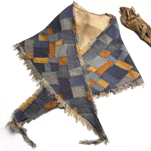Original vintage-style double-yarn pure cotton triangle scarf, sand-washed and distressed, versatile small scarf that can be used as a hairband, bandeau, or hip wrap