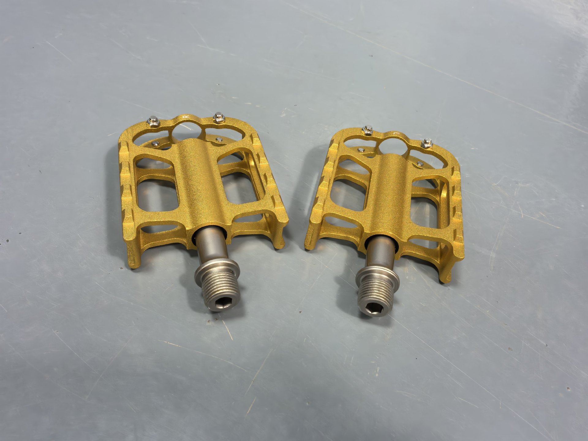 Supply of Lightweight Bearing Aluminum Alloy Pedals for Road Bikes, Folding Bikes, and Double Bearing Pedals