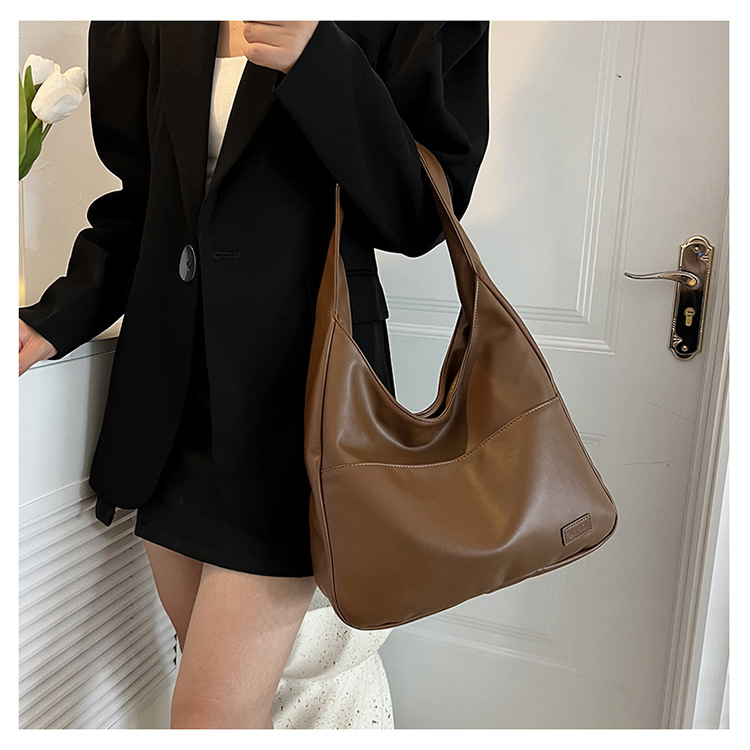 Women's Large Autumn Pu Leather Solid Color Fashion Square Zipper Tote Bag display picture 3