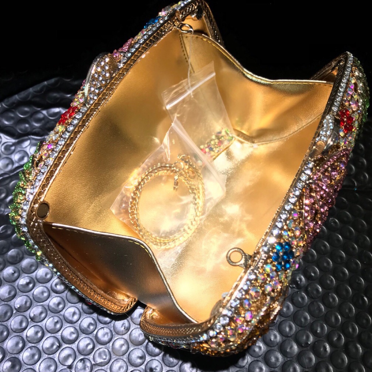 Túi clutch dạ hội đính đá pha lê hình lá phong, vỏ cứng kim loại rỗng, xách tay dự tiệc — Vàng kim AB chi tiết 7