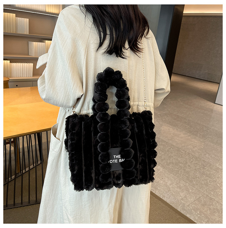 Magnetic Buckle Closure Type Winter New Portable Letter Fur Bag Large Capacity Women's Chain Shoulder Messenger Bag Tote Plush Bag
