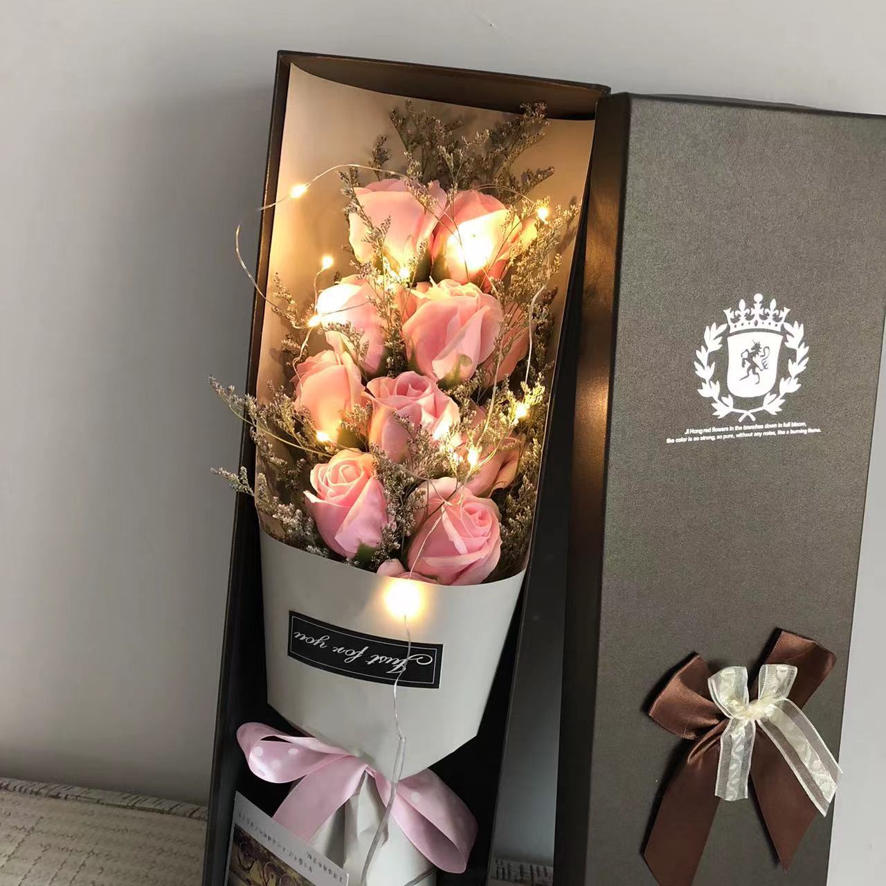 Weihnachtsgeschenke: Rosen-Nelken-Strauß in Geschenkbox, Seifenblume, Valentinstagsgeschenk, Geburtstagsgeschenk, Geschenk für die Freundin, Geschenk für Internet-Prominente_voghion.com