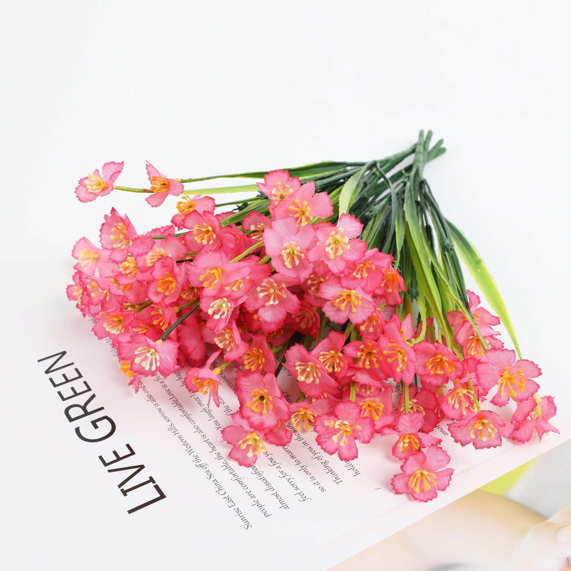 Simulación de plantas acuáticas plástico hierba de primavera flor violeta serigrafía hierba de primavera de cinco cabezas pequeña margarita flor falsa accesorios decorativos al por mayor