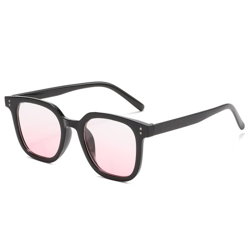 New Pure Desire Gradient Pink Blush Sunglasses for Women, Black Frame, Natural Makeup Look, Oversized Frame to Make Face Look Smaller