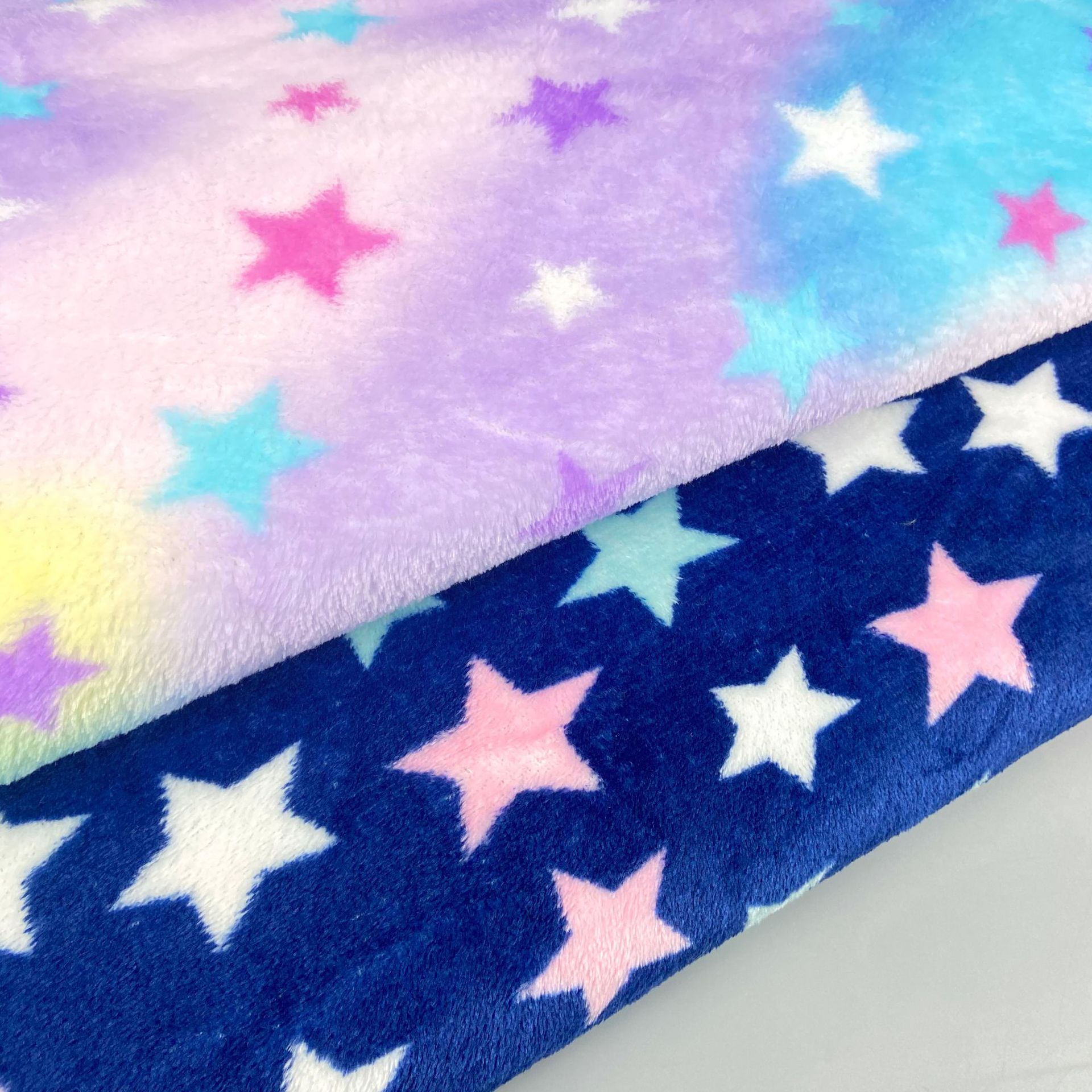 厂家全涤双面五彩星星法兰绒印花面料 儿童睡衣居家服毛毯面料