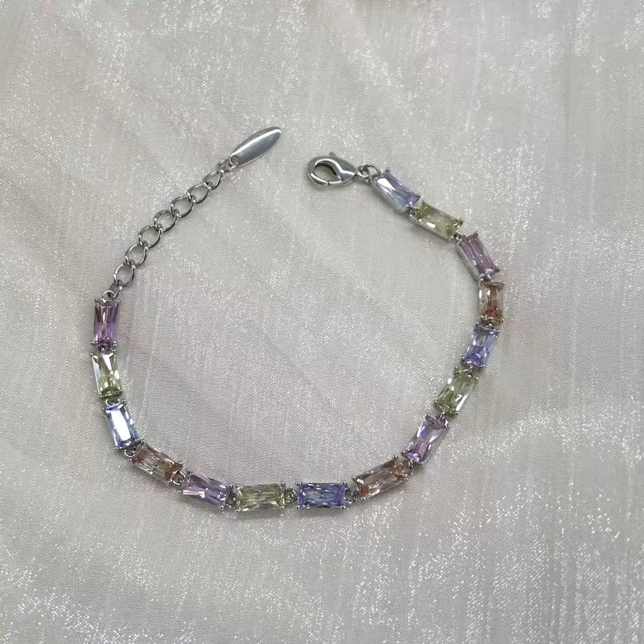 Xuping Europa y los Estados Unidos de moda transfronteriza simplista ins brazalete de aleación de cobre geométrica redonda pequeña pulsera de azúcar al por mayor mujeres