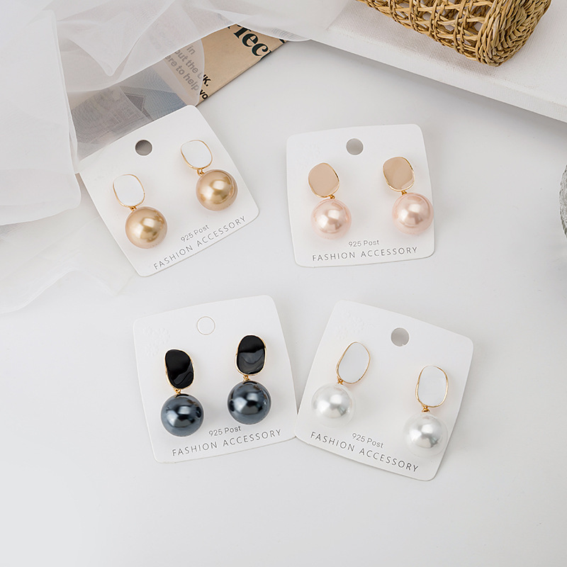 Fashionable Korean cute elegant earrings from pearl