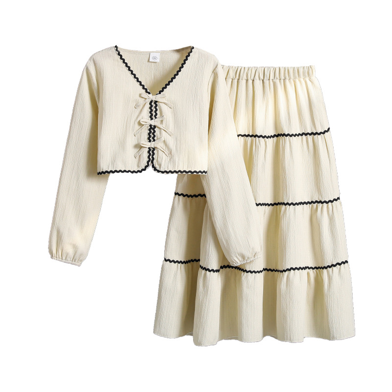 Set aus langärmeligem Top mit Schleife und Spitzenrock im Herbststil von Young Girls Clothing (8-16 Jahre)_voghion.com