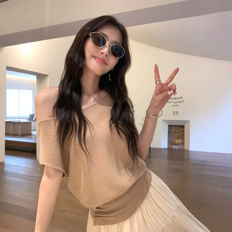 Comfortable and Casual Off-Shoulder Short-Sleeve T-Shirt for Women, Stylish Knit Top with a Cinched Waist, Pure and Alluring Style, Sexy Flutter-Sleeve Top Comfortable and Casual Off-Shoulder Short-Sleeve T-Shirt for Women, Stylish Knit Top with a Cinched Waist, Pure and Alluring Style, Sexy Flutter-Sleeve Top