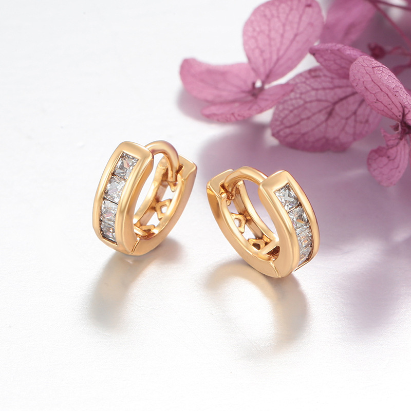 Joyería Xuping aretes de zircon artificial ruso pernos de moda europea y americana aretes de lujo ligero de alta calidad para mujeres