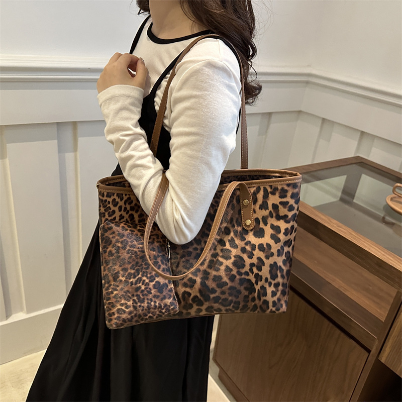 Retro viaje leopardo bolso axilar otoño 2024 nueva moda moda personalidad temperamento bolso de hombro