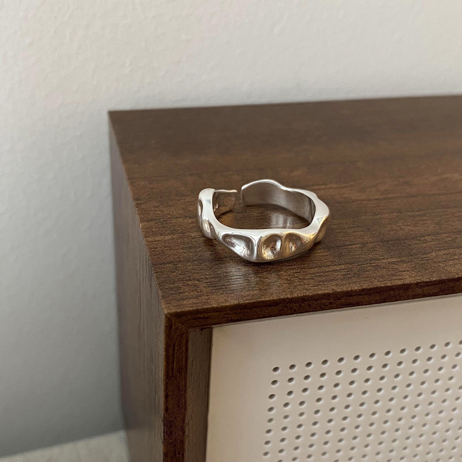 Anillo de circonita de perlas de viento ins, nicho femenino, sentido de alta gama, simple y ligero, anillo de novia de lujo, anillo de apertura de temperamento al por mayor