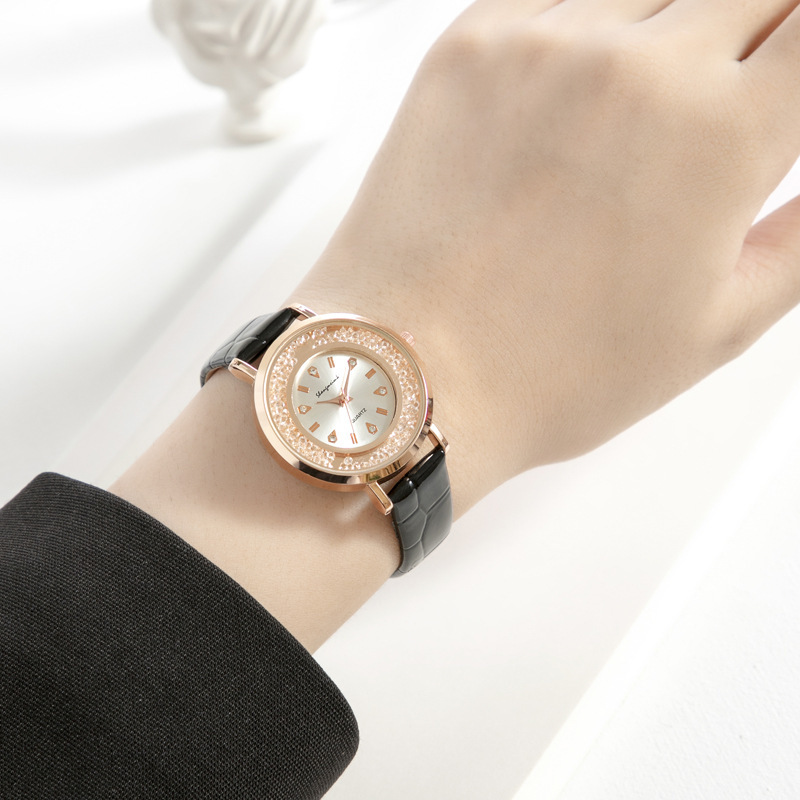 Les étudiants regardent les femmes version coréenne strass tendance de la mode étanche atmosphère décontractée montre pour femme à quartz_voghion.com