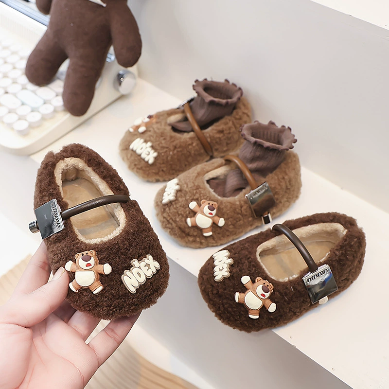 Детские милые пушистые тапочки-медвежата, новинка весны 2025 года, однотонные теплые шерстяные тапочки с буквенным принтом для маленьких, средних и больших детей.
