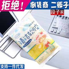 エアコンの吹き出し口のコンピュータのキーボードは泥をきれいにして隙間のほこりを取り除きます。車の多機能は柔らかいゴムをきれいにします。