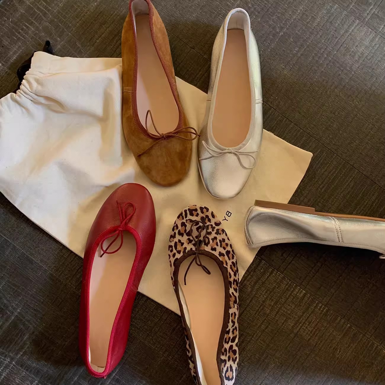 Elegant shoes made of sheepskin leather flat with bow low-cut