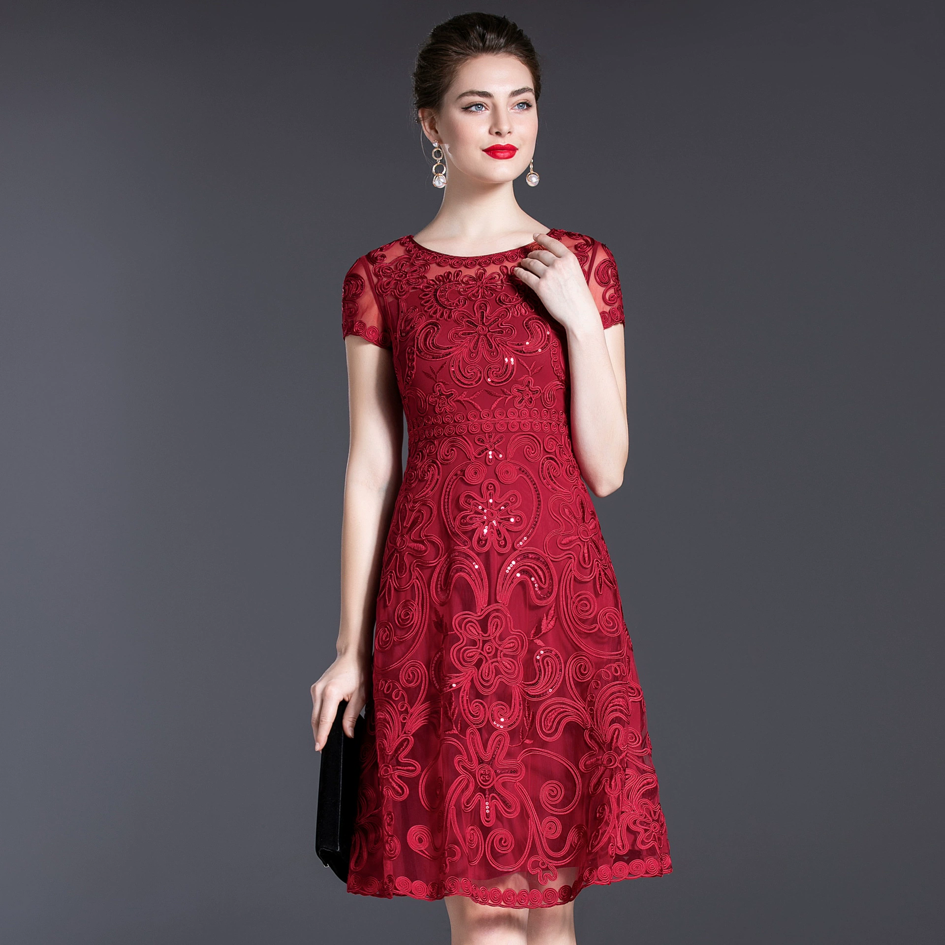 Фабрика в наличии Свадебное платье больших размеров Юбка для средних и пожилых людей Летняя вышивка Счастливое платье с короткими рукавами и тещей