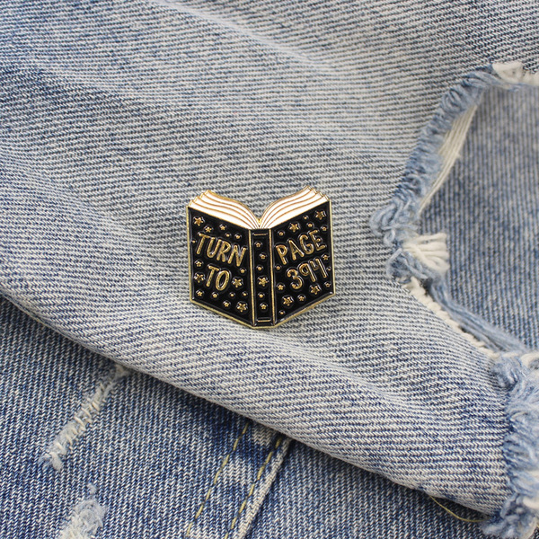 Fashionable creative brooch