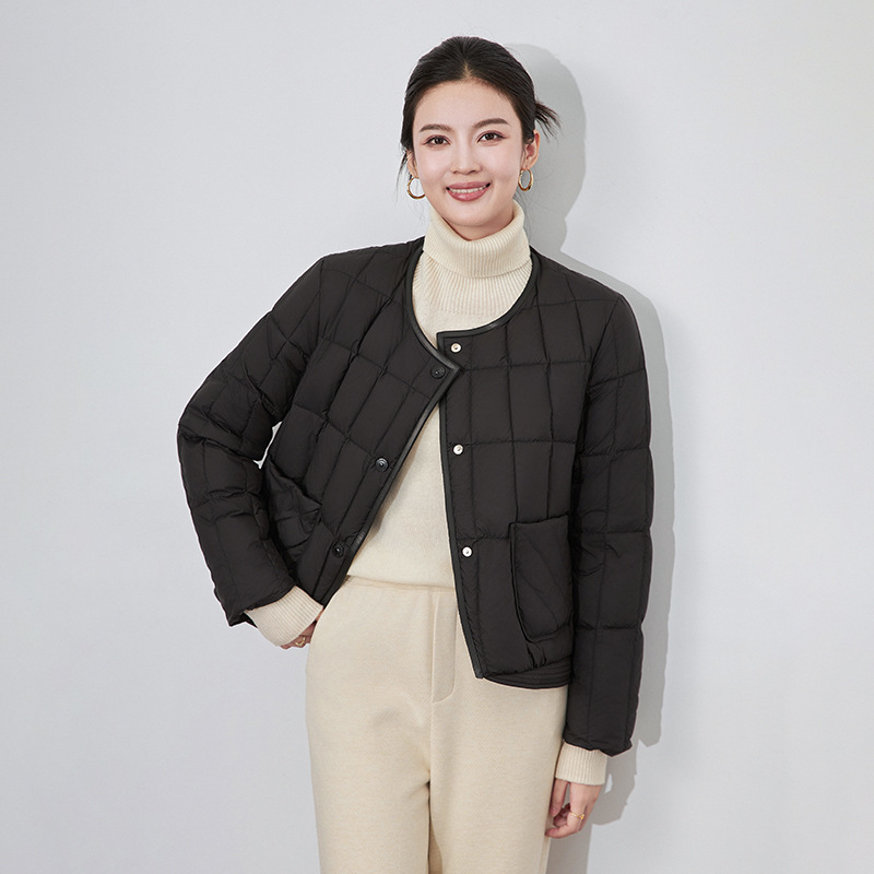 2433902-优雅淑女范圆领鸭绒短款轻薄保暖羽绒服宽松显瘦外套女冬