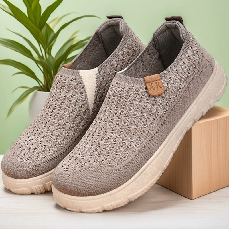 Трансграничная мода кроссовки весной новые старые пекинские туфли из ткани мама обувь среднего и пожилого возраста удобные дикие плоские туфли для женщин