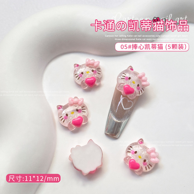 05#하트를 안고 있는 헬로 키티