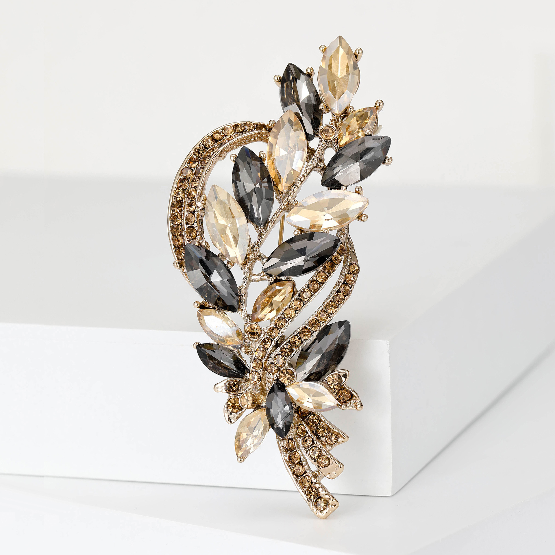 35g Weight Brooches Classification Banquet, Party, Street Occasion Alloy Material Leaf Pattern Women's Gender Simple Style Style Simple Style Pin Leaf Alloy Women's Brooches 7