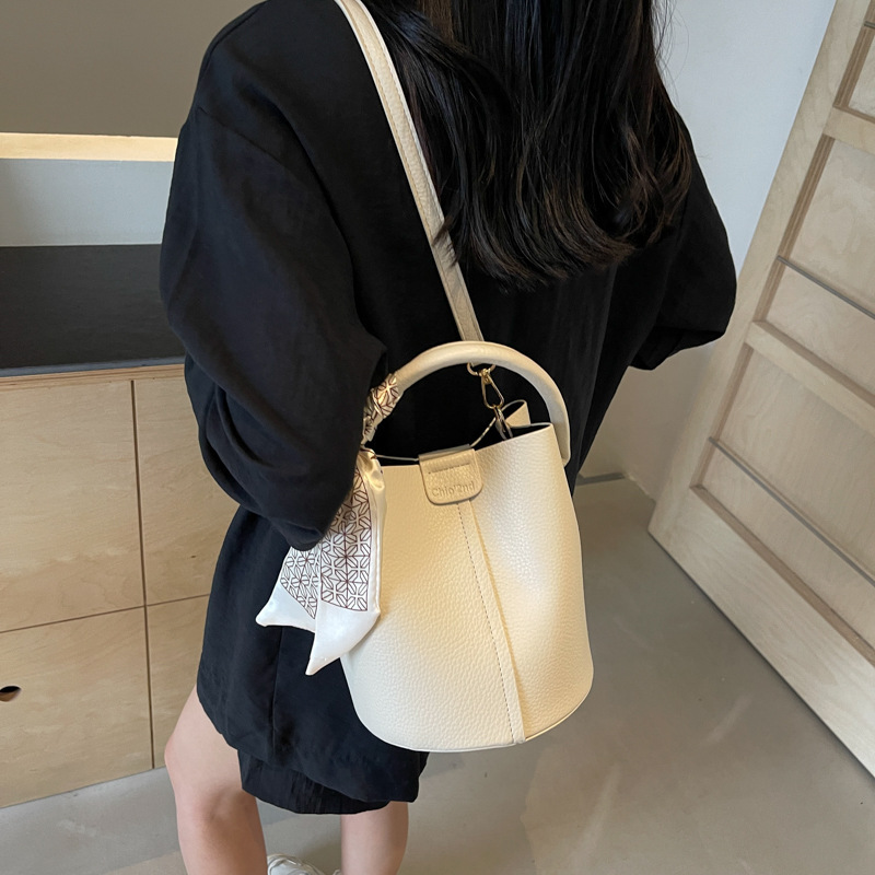 Borsa a secchiello donna elegante a spalla e a tracolla_voghion.com