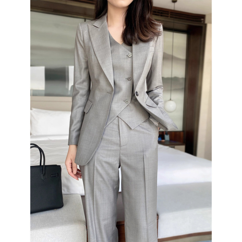 高级感秋上档次气质职业通勤正装精致干练显瘦马甲西装套装女