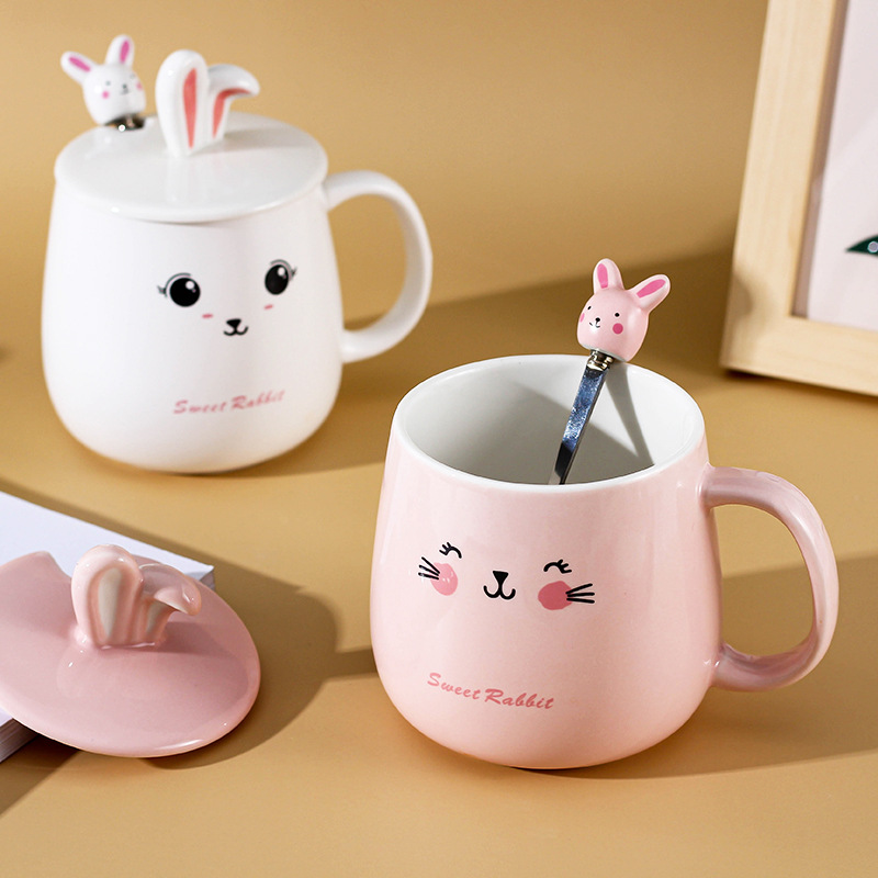 Taza de marca creativa de dibujos animados conejo con tapa taza de cerámica de alta capacidad de taza de agua potable estudiantes de agua al por mayor