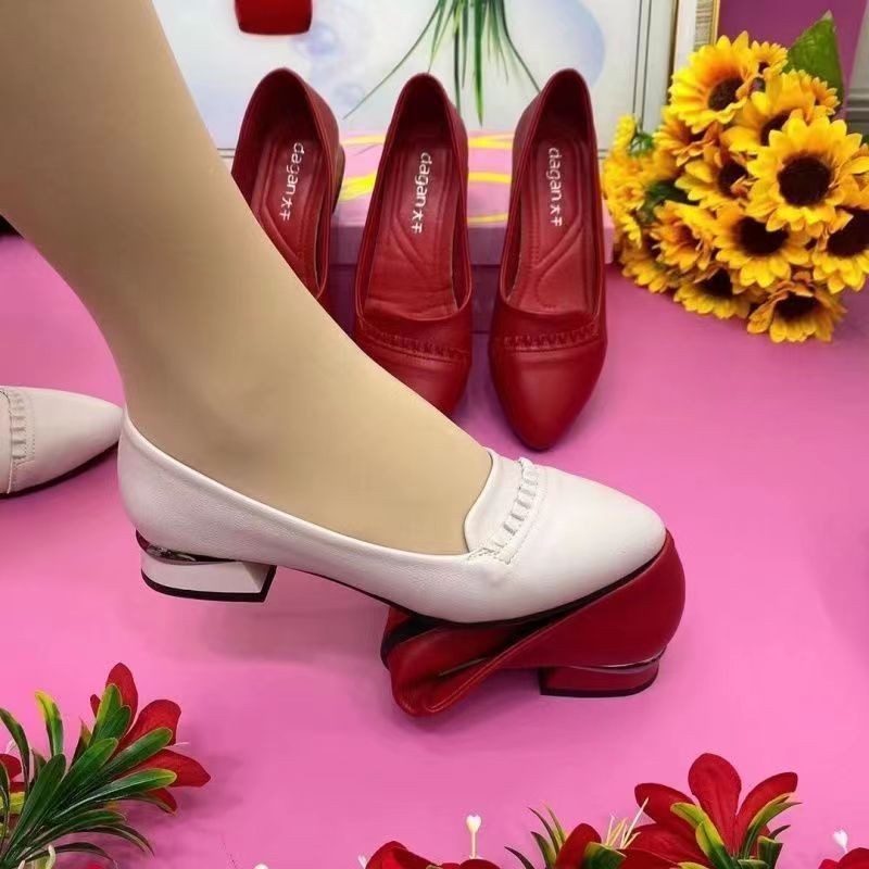 2026 verano nuevo temperamento suave zapatos de cuero cómodos de tacón grueso moda versátil punzantes zapatos de cuero suave zapatos de madre