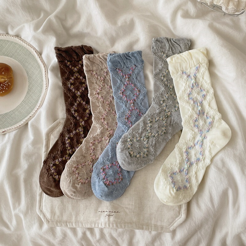 Early autumn new style gentle retro floral diamond pattern wide-leg stacked socks, unique and fashionable women's socks Early autumn new style gentle retro floral diamond pattern wide-leg stacked socks, unique and fashionable women's socks