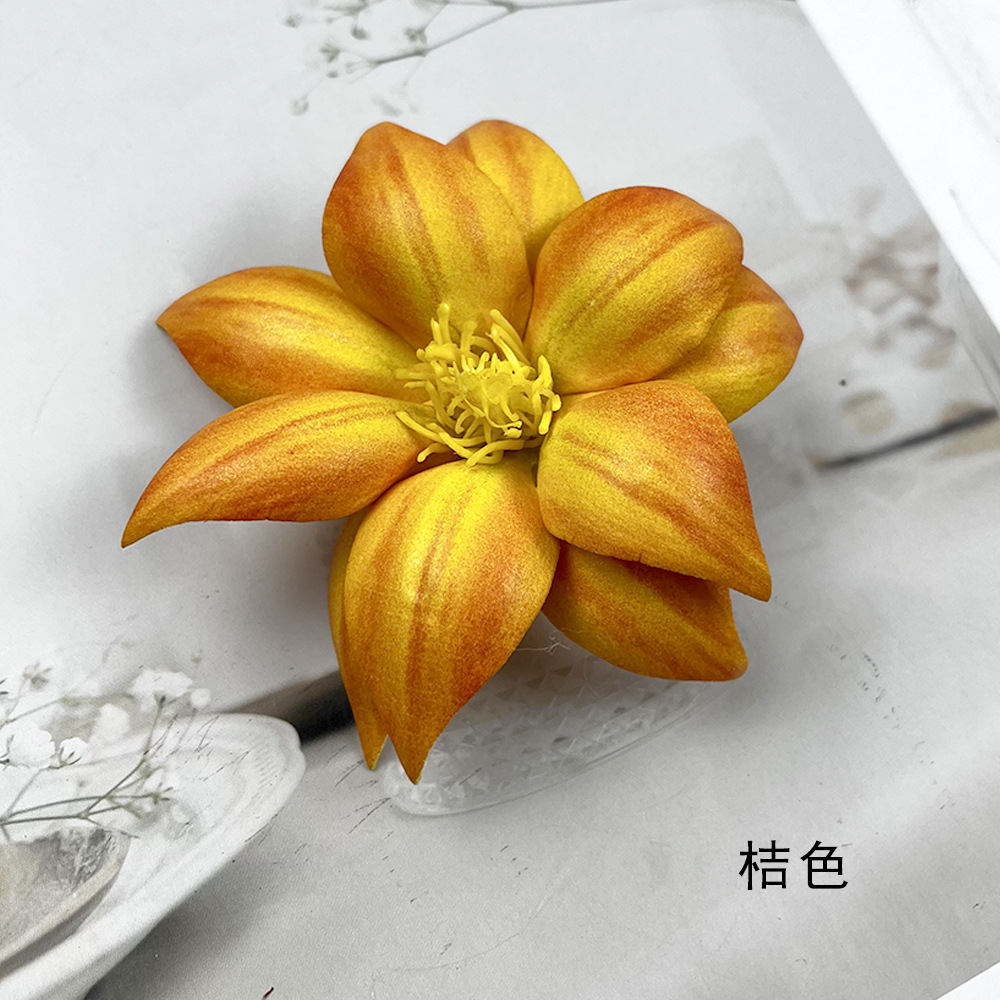 Simulación de flores eva mano